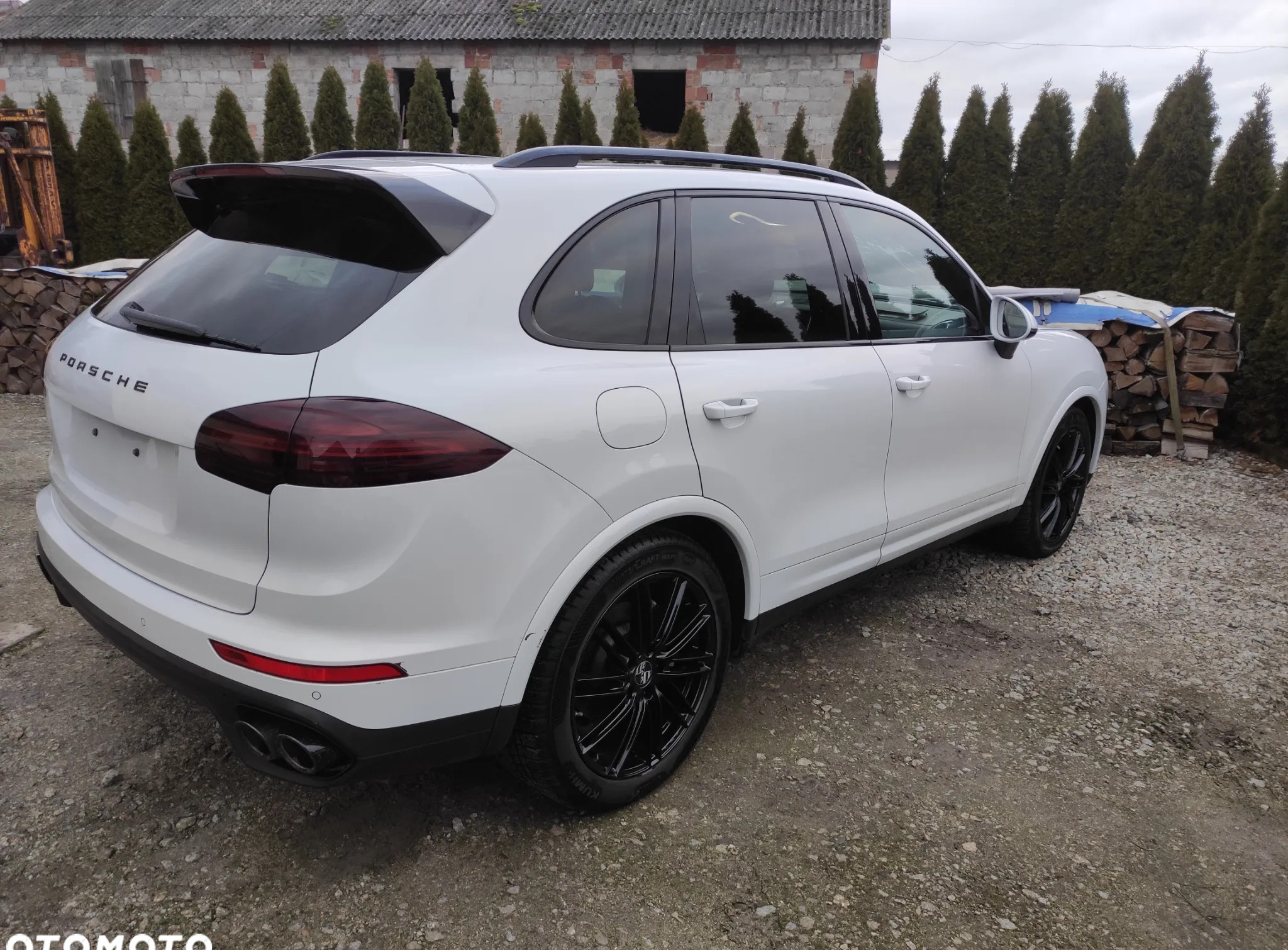 Porsche Cayenne cena 127800 przebieg: 127000, rok produkcji 2017 z Kańczuga małe 232